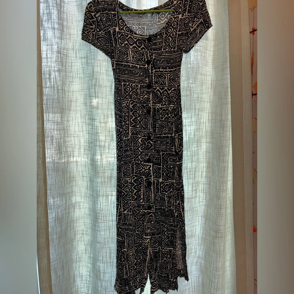 Black and White Geometric Maxi Dress - Picture 2 of 3